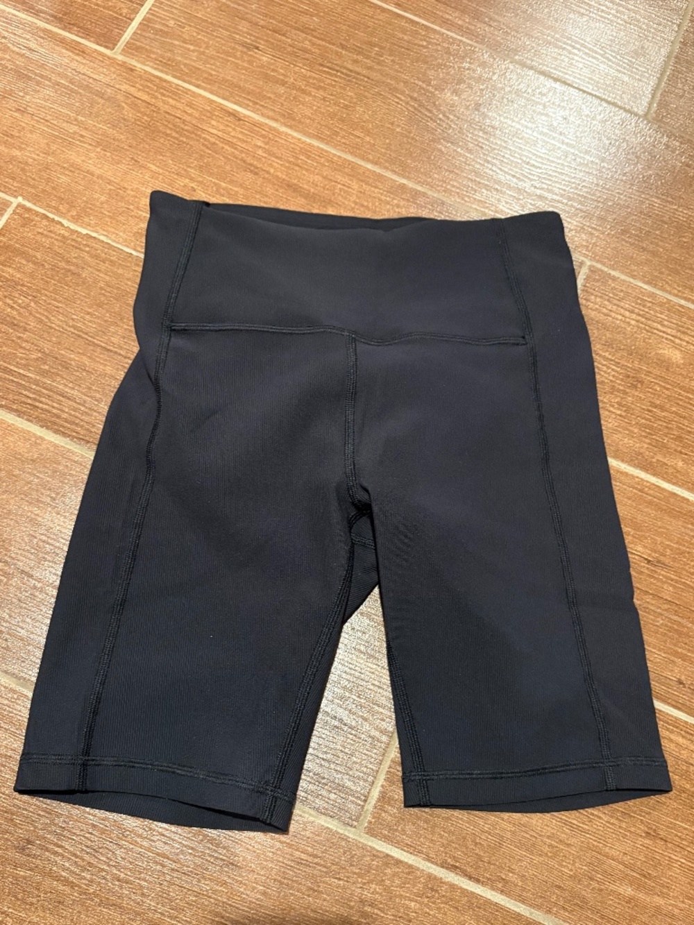 lululemon Ribbed Contoured High-Rise Short 8" size 6 black color like new